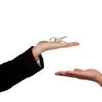 US Mortgage Rates Decline, Homebuilder Sentiment Rises Amid Economic Uncertainty: