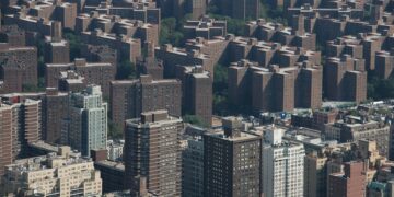 Investing Insights: How to Maximize Returns While Minimizing Risks in 2026